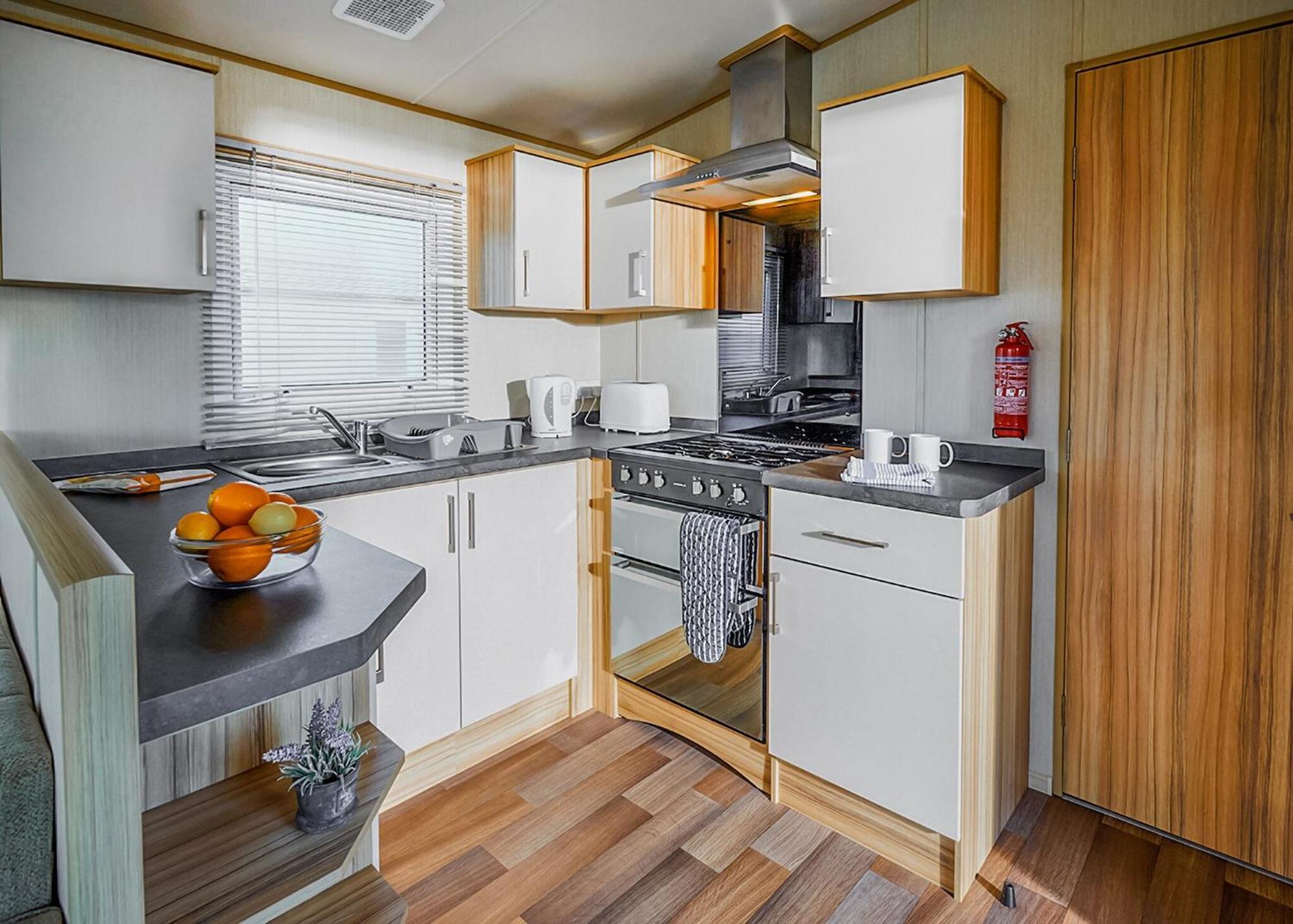 Meadow Lakes Holiday Park St Austell Zimmer foto